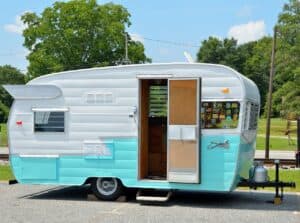 Pros and Cons to Owning a Travel Trailer