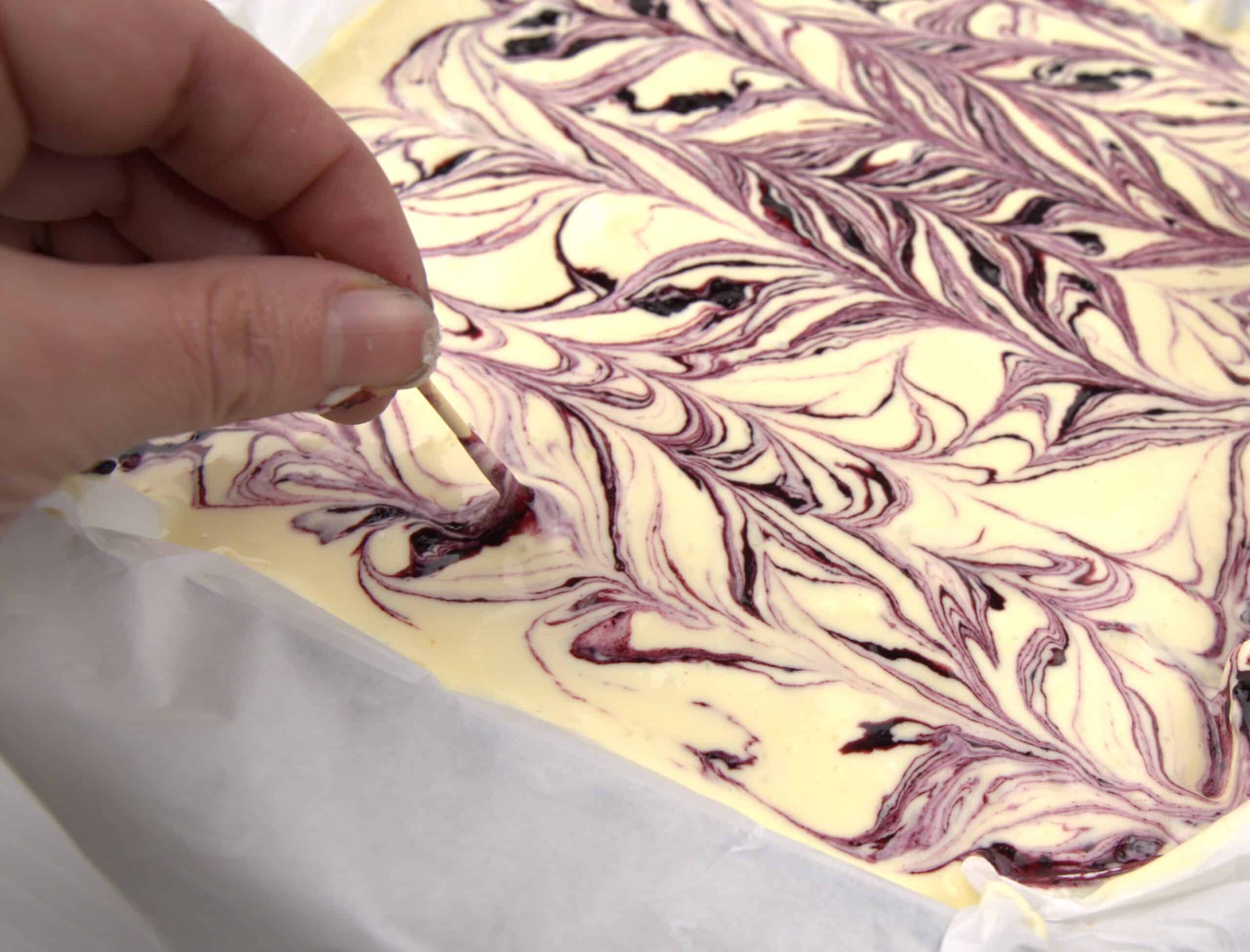 swirling a design in cheesecake